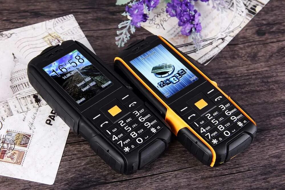 Сотовый телефон кнопочный с большим. Кнопочный телефон. Выбрать кнопочный мобильный телефон. Philips xenium e580. Philips xenium e255.