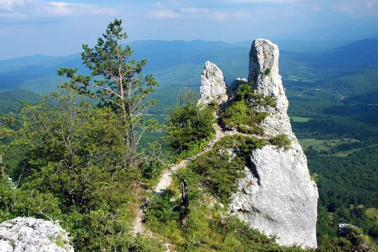 Авито краснодарский край адыгея. Гора чертов палец Адыгея. Хребет уна-коз в Адыгее. Даховская скала чертов палец. Гора уна коз Адыгея.