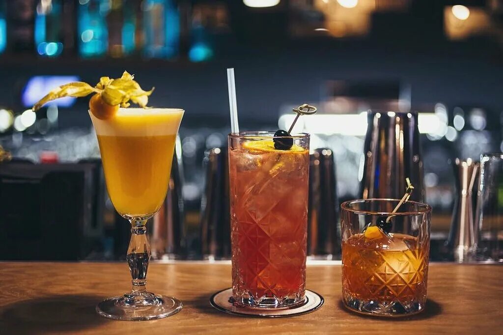 драй бар тверская 27/1. Dry wet бар. коктейль бары в москве. коктейль бары в москве. коктейли на барной стойке.