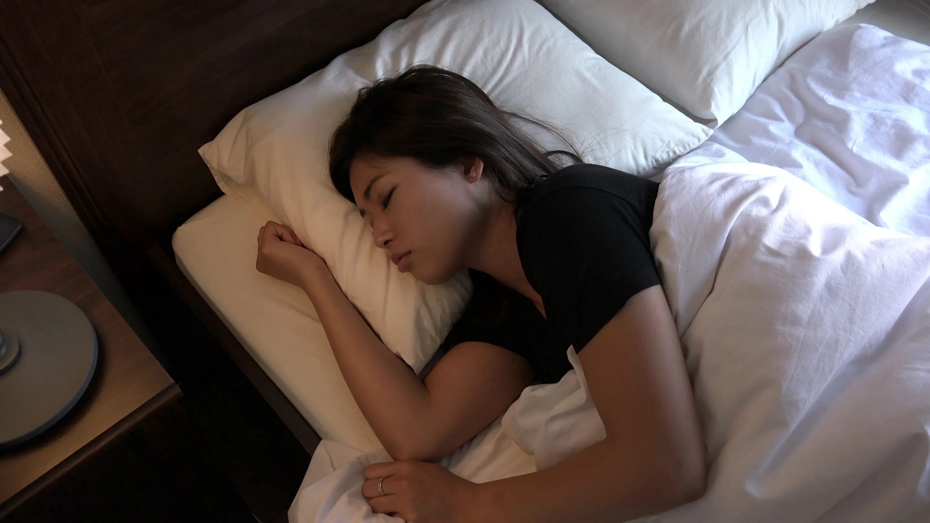 Спящую маму от первого лица. Спящие девушки фото. Японские спящие. Большие азиатские спящие девушки.