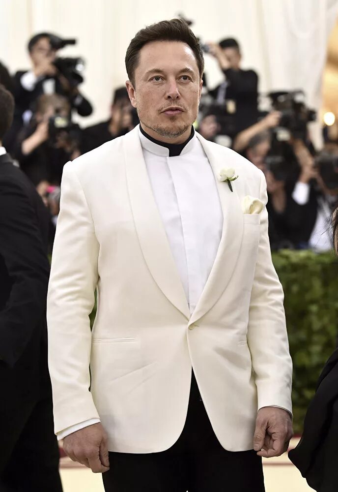 Илон Маск. Иланг Маск. Илон Маск мет Гала. Elon Musk met Gala.