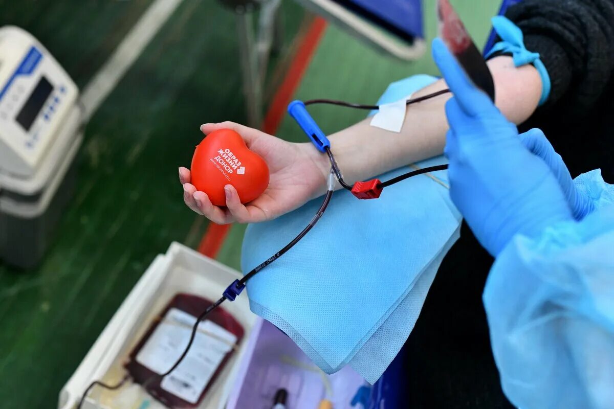 Донор крови. День донора. Национальный день донора. Сдача крови.