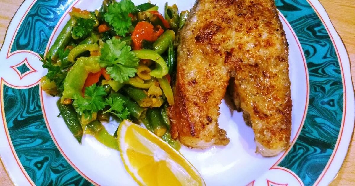 рыба кета жареная. кета жареная на сковороде. пожарить кету на сковороде вкусно и сочно. красная рыба в кляре. пожарить кету на сковороде вкусно и сочно.