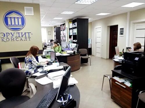 Фото группы партнеров. Г. Смоленск ул вяземская 2-я д 4. Эрудит консалт смоленск. Юридическая компания смоленск.