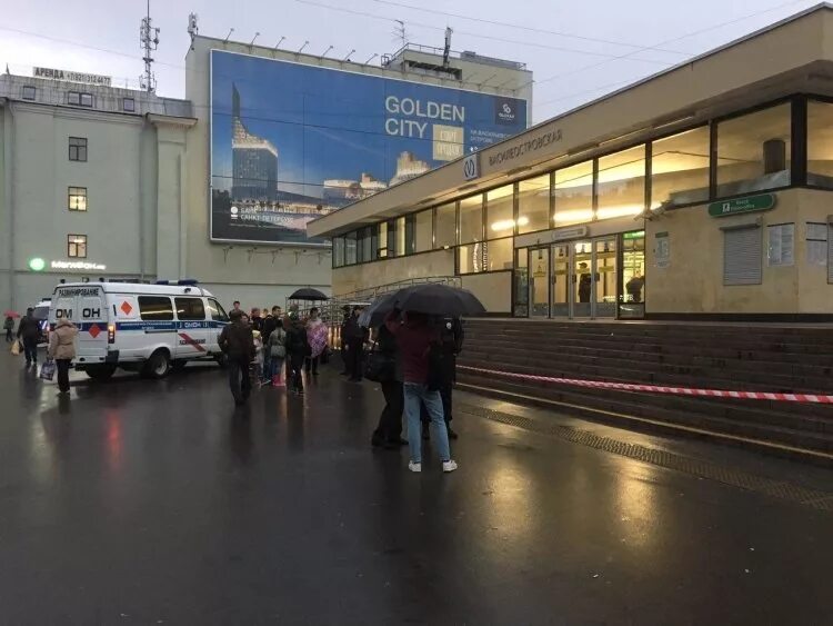 станция. станция метро василеостровская санкт-петербург. в петербурге закрыли станции. станция метро. в петербурге закрыли станции.