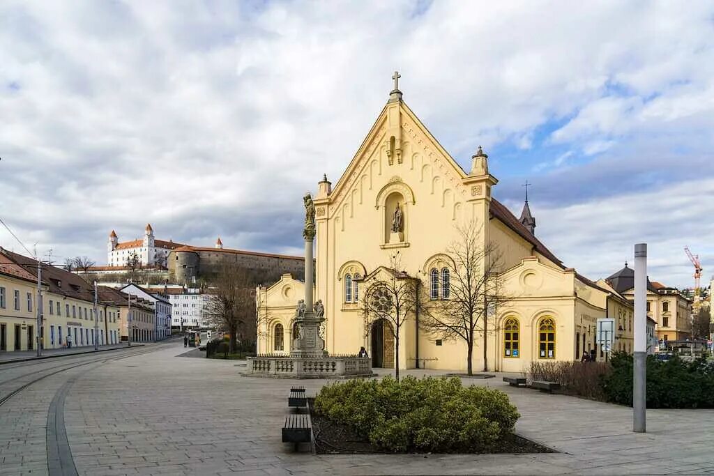 Братислава столица словакии. Город Братислава Словакия. Словакия Братислава достопримечательности. Кошица Словакия площадь.