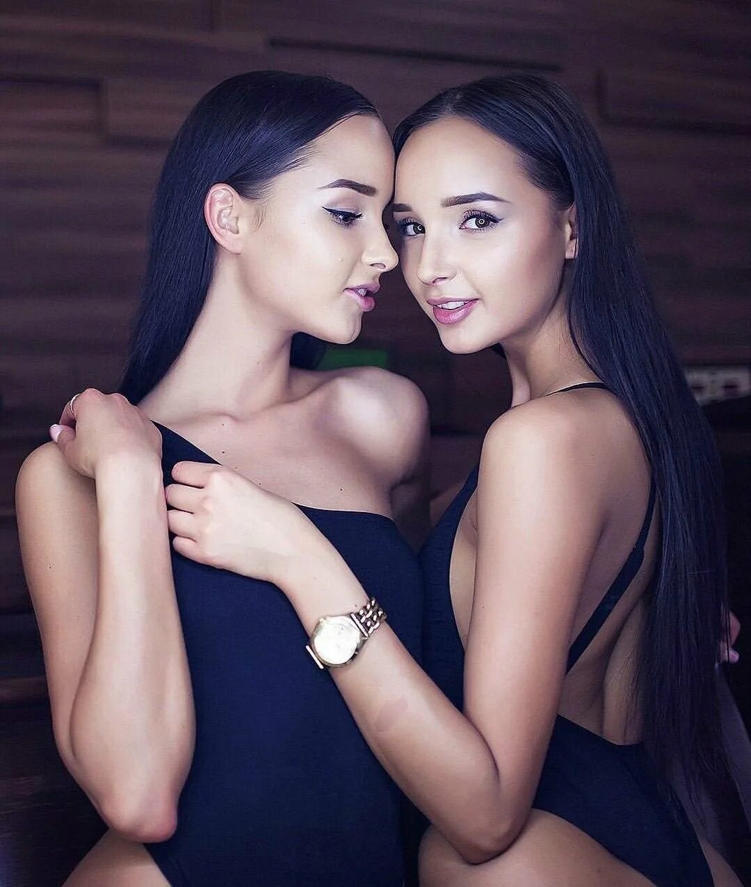 Близняшки Adelya & Alina. Твинс близняшки Казань. Alina adelalinka близняшки. Lesbi telegram