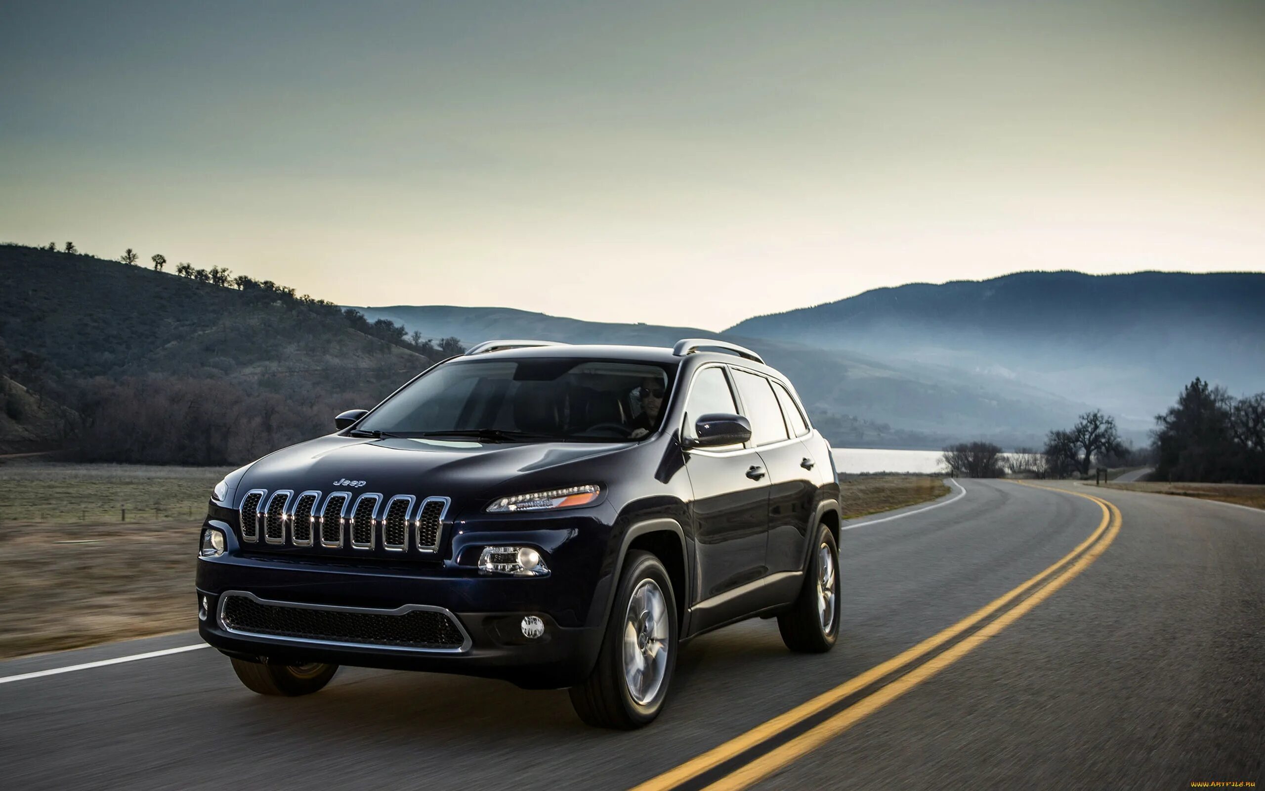 Машина джип черная. Jeep Cherokee 2014. Jeep Grand Cherokee 2014. Джип Гранд Чероки Лимитед 2016. Jeep Grand Cherokee Limited 2014.