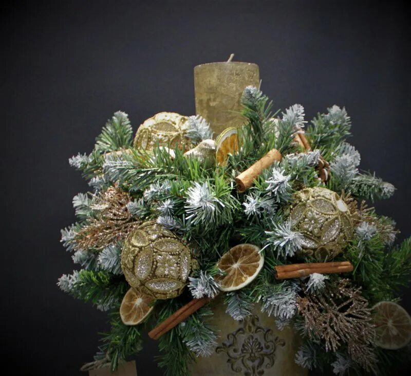 новогодняя композиция на стол. новогодние экибаны на стол. хвойная икебана. новогодний букет на стол в вазе. новогодняя композиция в бокале.