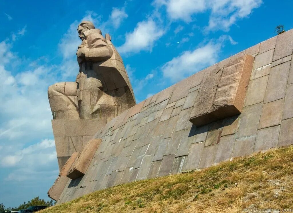 Новороссийск памятник матросам революции. Памятник неизвестному матросу г. Новороссийск. Новороссийск памятник матросам революции. Памятник морякам революции в новороссийске.