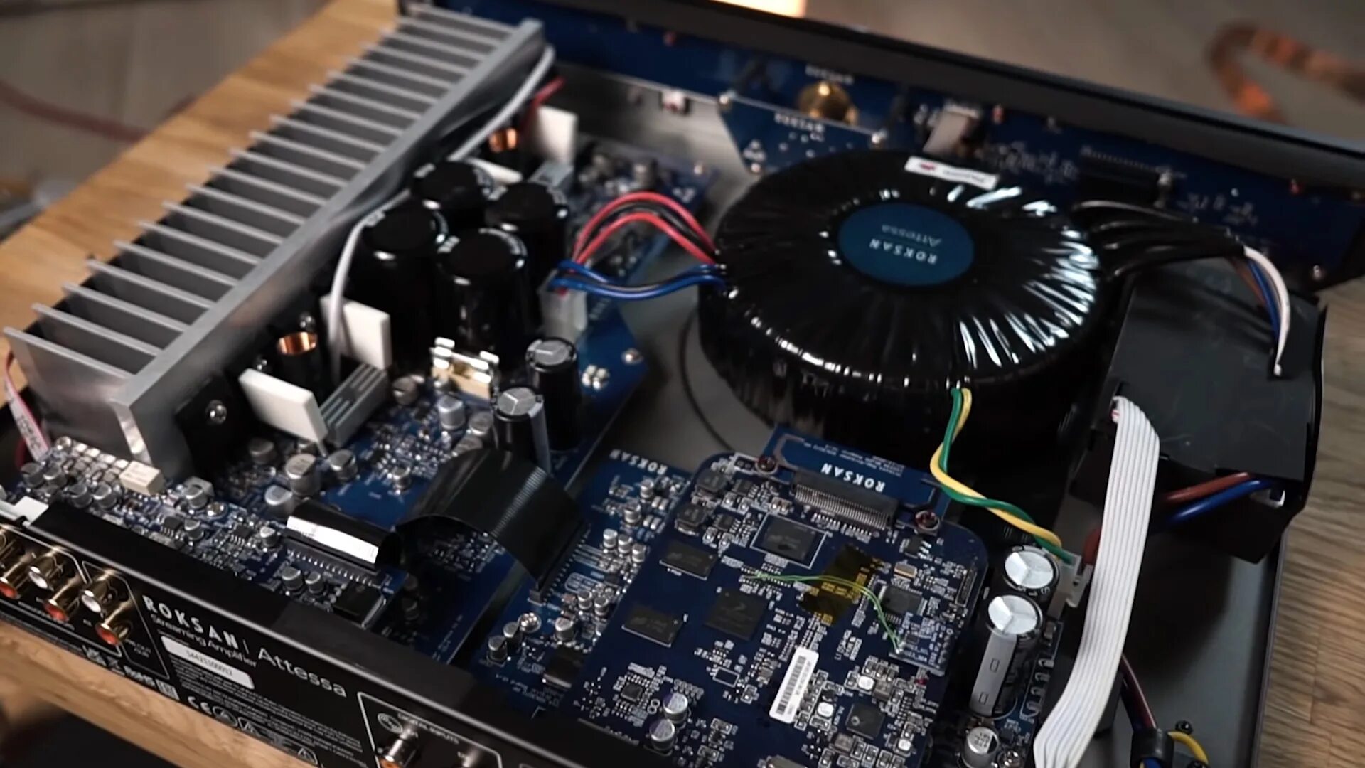 Roksan attessa. Roksan attessa integrated amplifier black. Roksan k3 inside. Усилитель roksan attessa. Roksan attessa integrated.