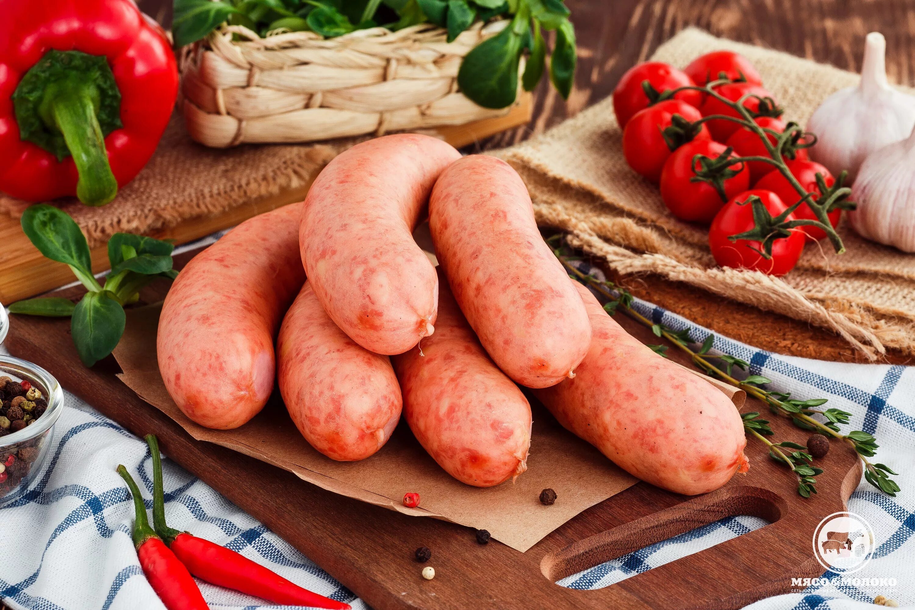 сырая колбаса. халал колбаса. сосиски купаты. сыр колбаска. купаты сибагро.