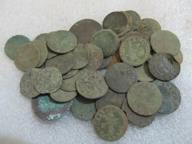 Медный пятак размеры. 50 медных монет. 50 медных монет. Химический состав царских медных монет. Продать серебряные монеты медно.