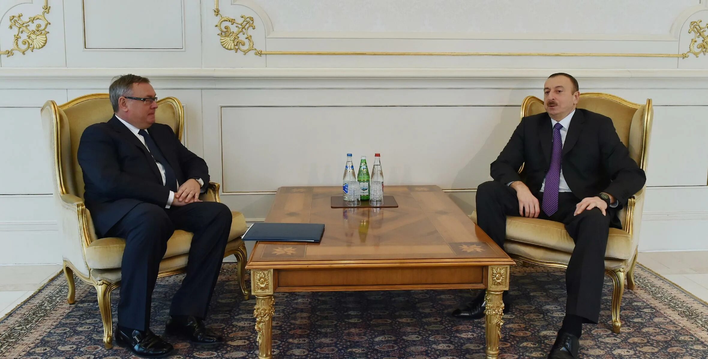 Азербайджан новости телеграмм. Азербайджанский руководитель ВТБ. Ilham Aliyev watch. Ilham Aliyev with Heydar Aliyev.