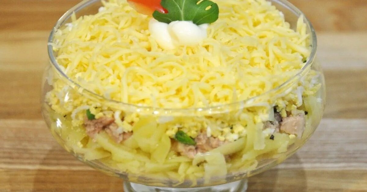 Салат нежность с картошкой. Салат нежность с печенью трески. салат нежный с печенью. салат с печенью трески и капустой. салат нежность с сыром.