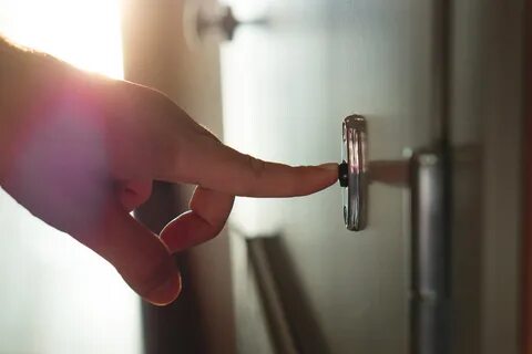 Телефонный звонок и дверной словно ангела