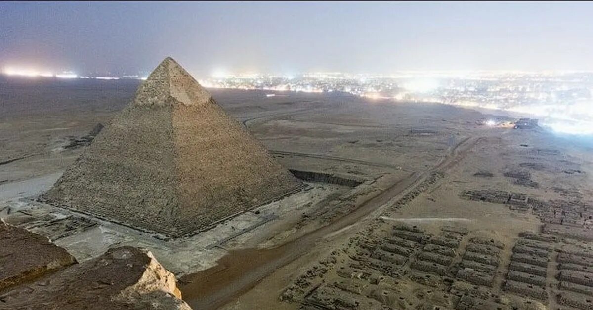 Александрия археология. Египет сейчас. How were the egyptian pyramids built?. Египет пирамид туристи. The pyramids were built.