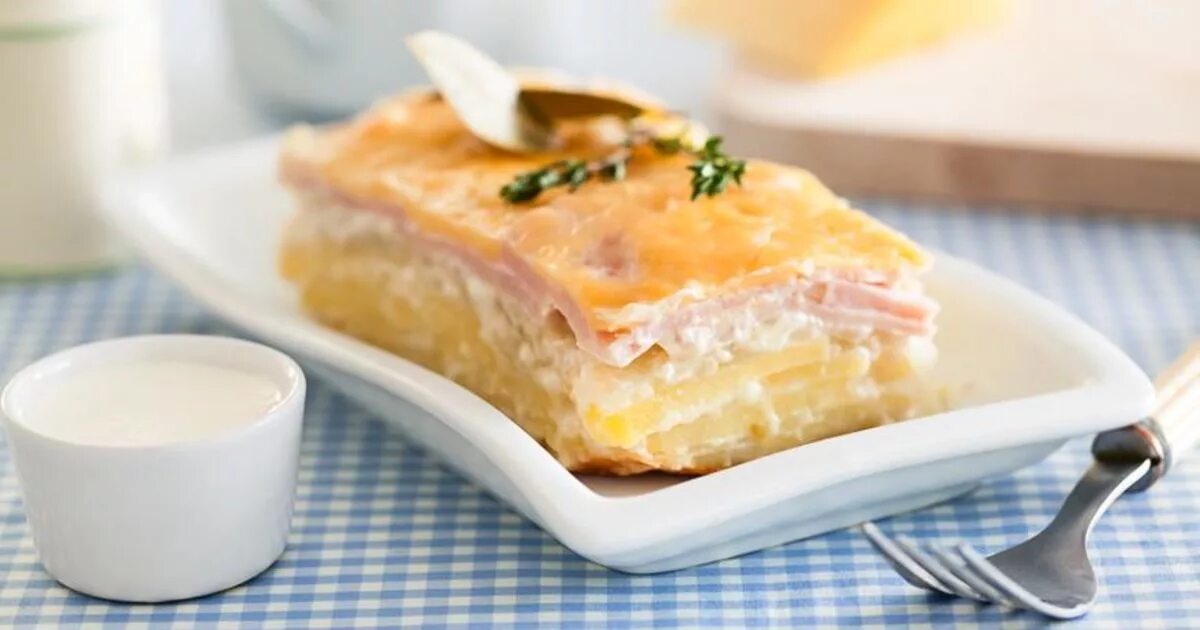Запеканка картофель бекон сыр ленивый кулинар. Воздушная запеканка. Лапшевник с творогом в духовке. Творожная запеканка белькович. Домашняя запеканка из творога.