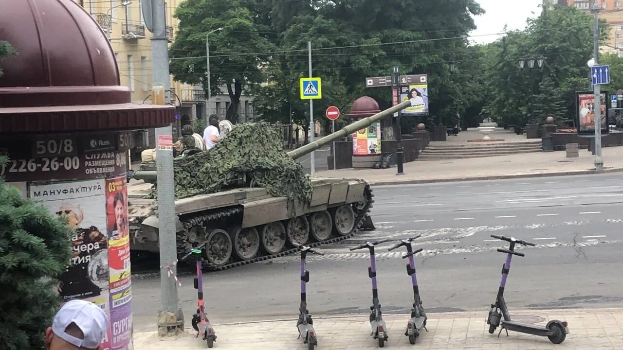 ЧВК Вагнер в Ростове-на-Дону 24. Военная техника. Центр Ростова Военная техника. Военная колонна.