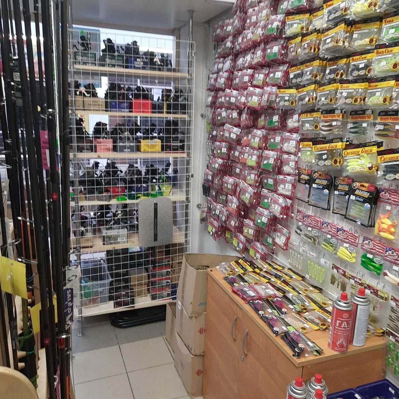 Магазин аннино. Рыболовный магазин в москве. магазин фанатик для рыболовов в москве адреса магазинов.