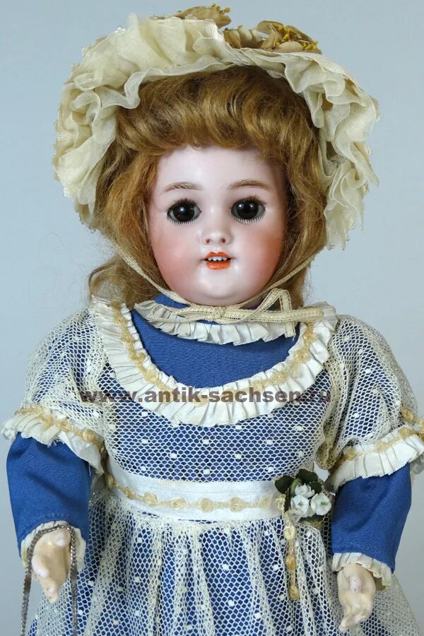 Купить куклу старую. Куклы Simon Halbig Антикварные. Simon Halbig 1329. Старинные немецкие куклы. Антикварная немецкая кукла.