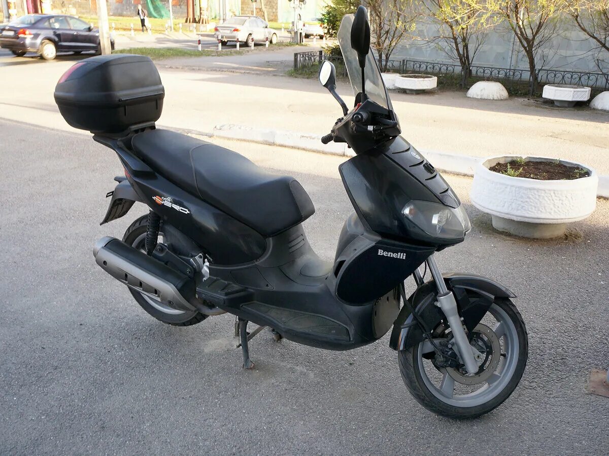 Скутер бенелли. Скутер Benelli 50. Скутер stels arrow 100 Benelli. Stels arrow Benelli 50. Скутер stels arrow 50 Benelli.