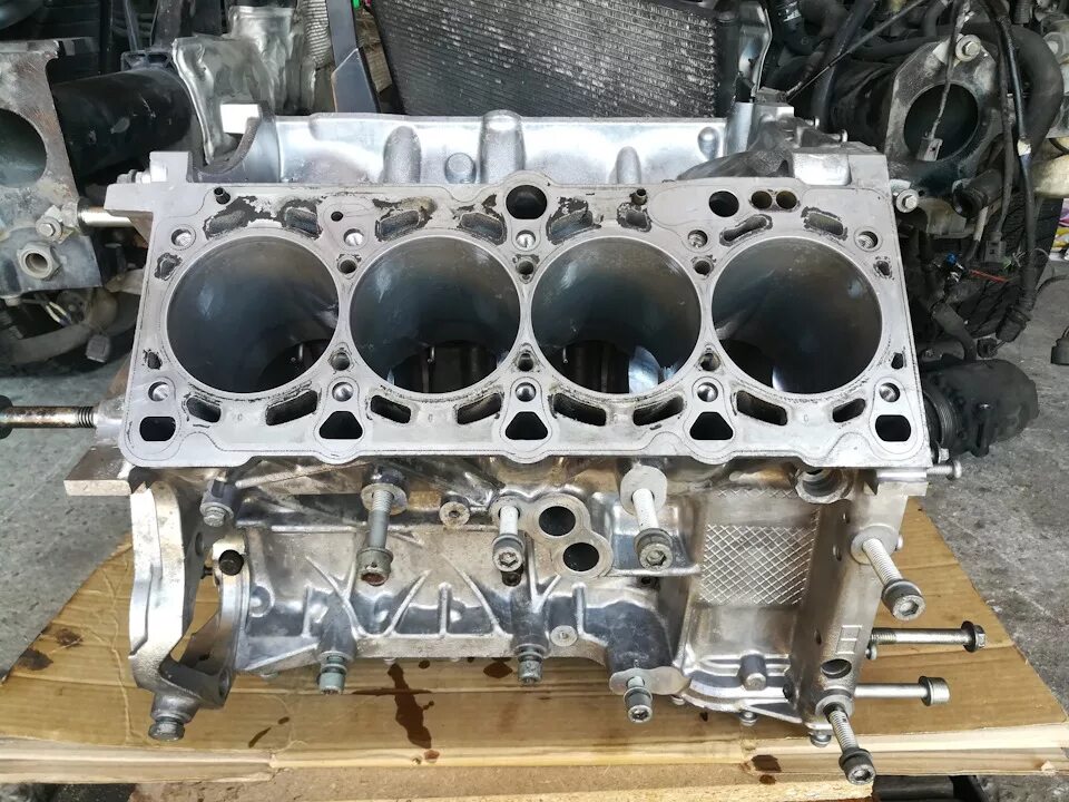 Чем отмыть блок. Алюминиевый двс v6. масляные каналы блока м62б44. мойка блока двигателя. пластиковый блок двигателя vag.