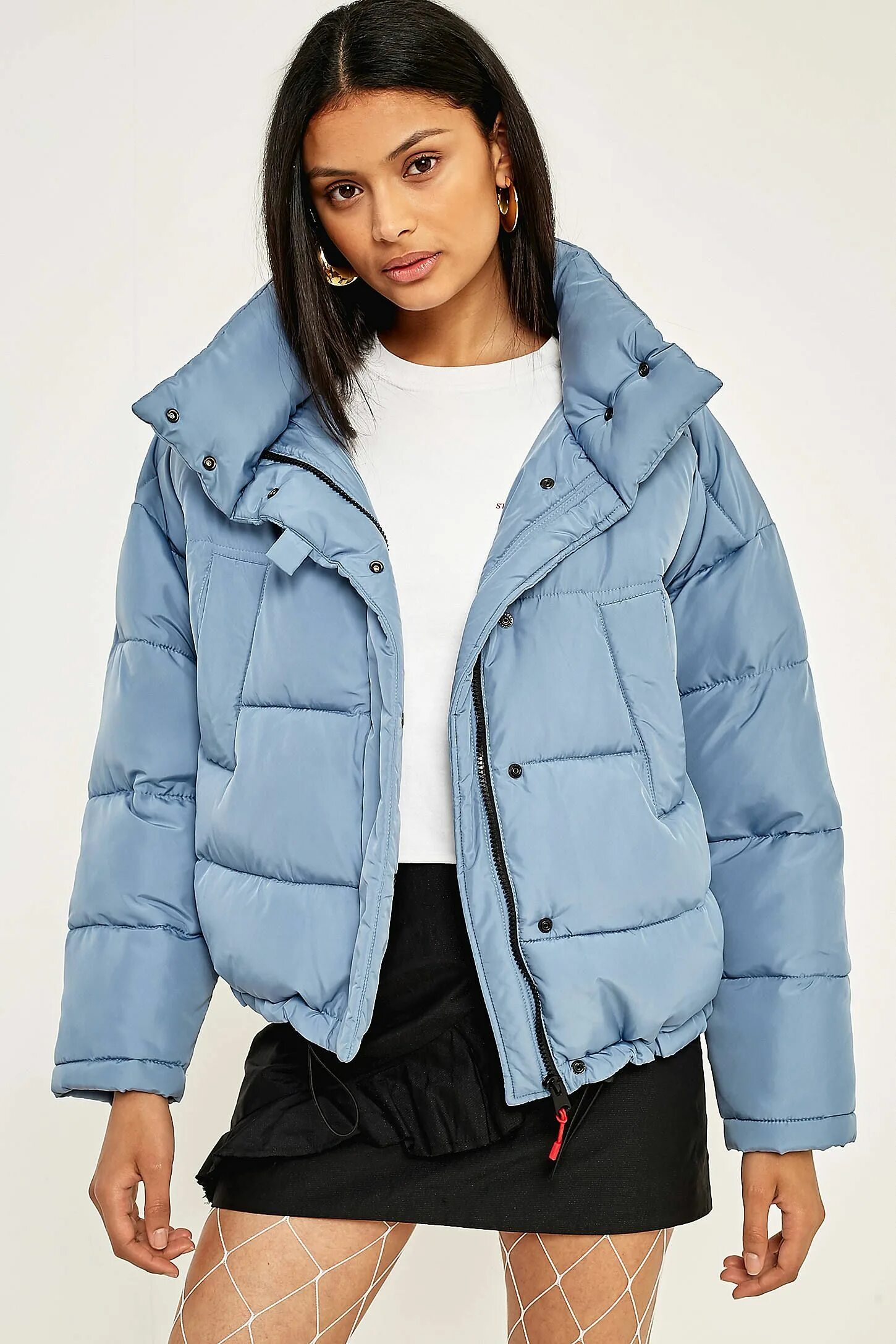 Какие куртки в моде фото. Urban Puffer куртка. Puffer Jacket модный. Blue Puffer Jacket Womens. Urban Outfitters куртка женская.