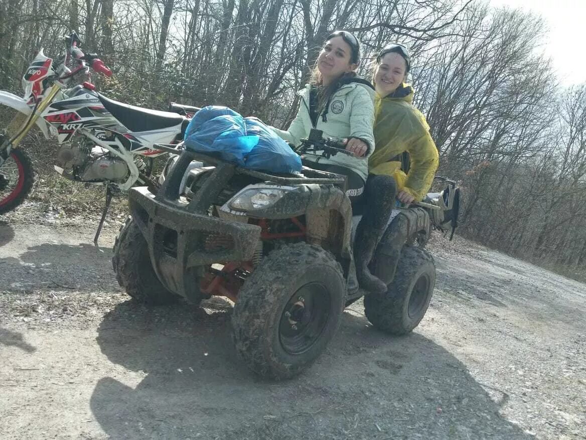 Бульвар шубина 2б липецк. Бул 2б. Бул 2б. Люкс магазин напитков. Квадрик kayo bull 150.