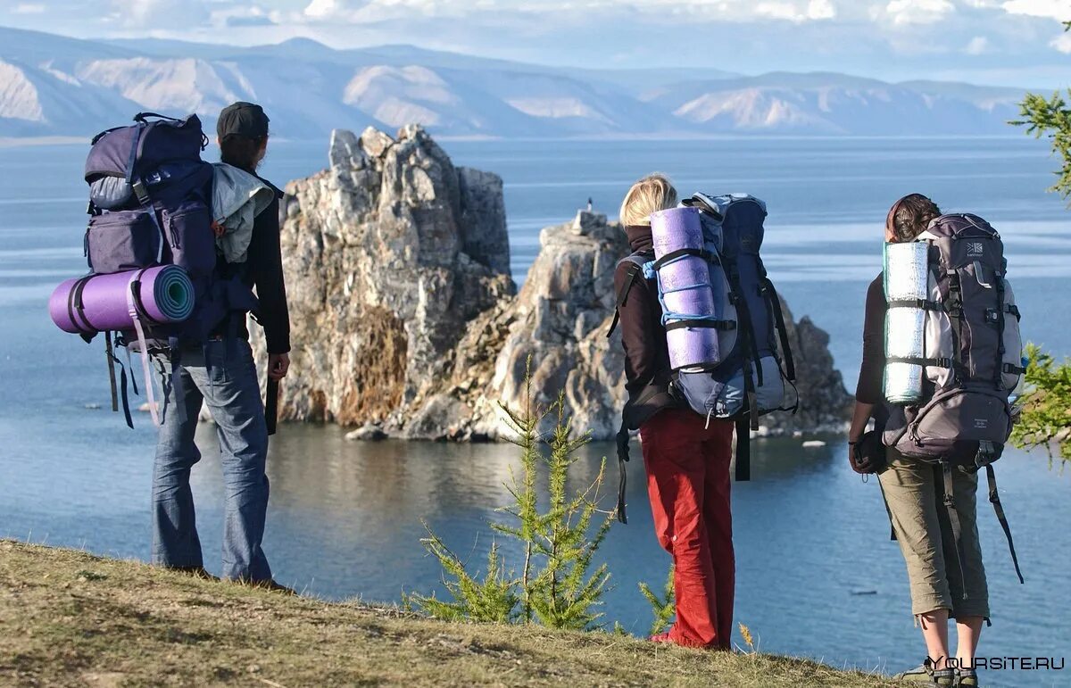 Туристические туры по россии. Туристы на Байкале. Озеро Байкал туристы. Озеро Байкал экотуризм. Рекреационный туризм.