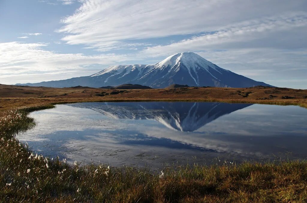 Камчатка 100. Вулканы камчатки. Авачинская сопка камчатка. Спг бечевинская. Петропавловск-камчатский достопримечательности вулкан.