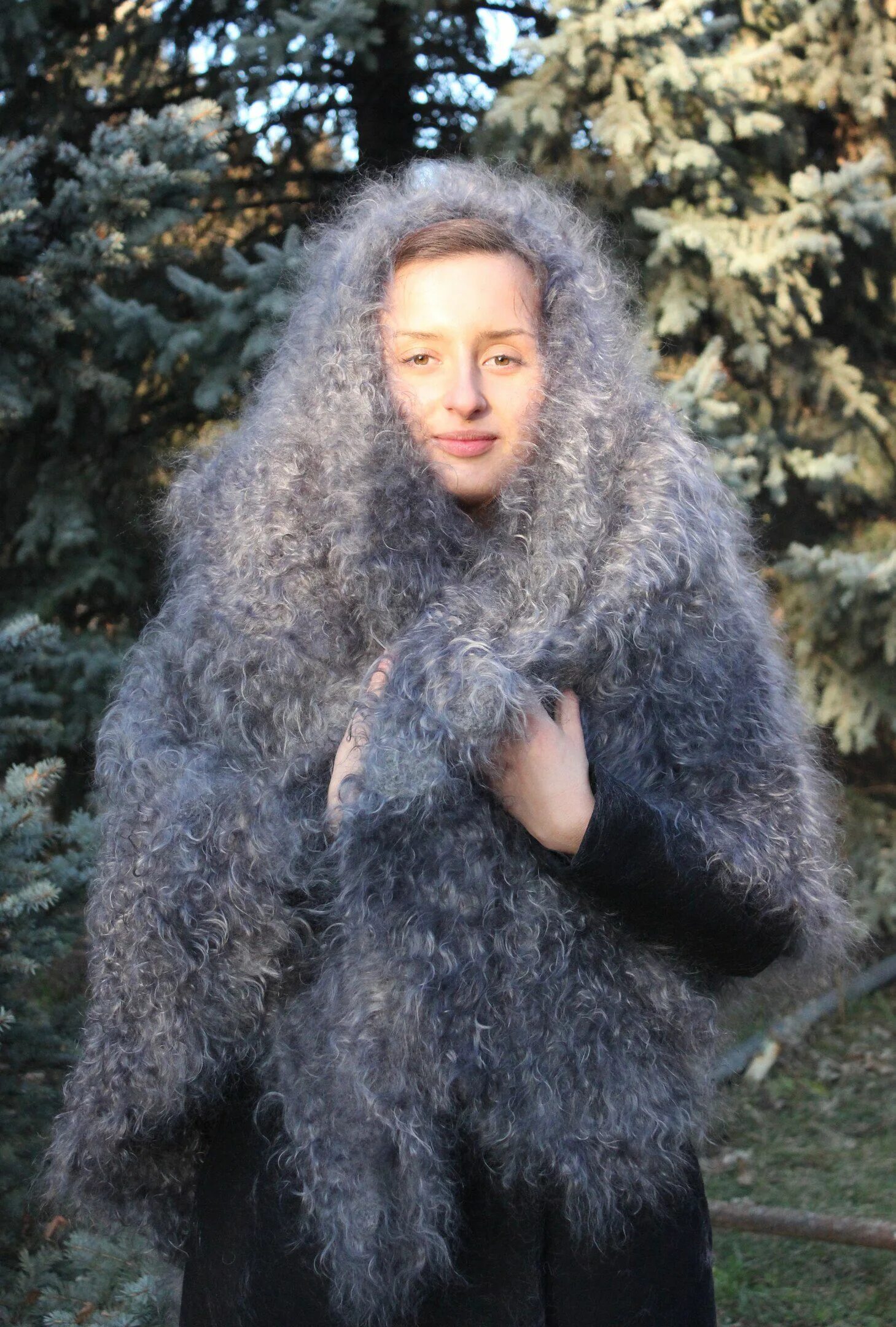 Пуховый вязаный костюм. Пуховый свитер. Платье из козьей шерсти. Пуховый фетиш. Серая пуховая шаль.