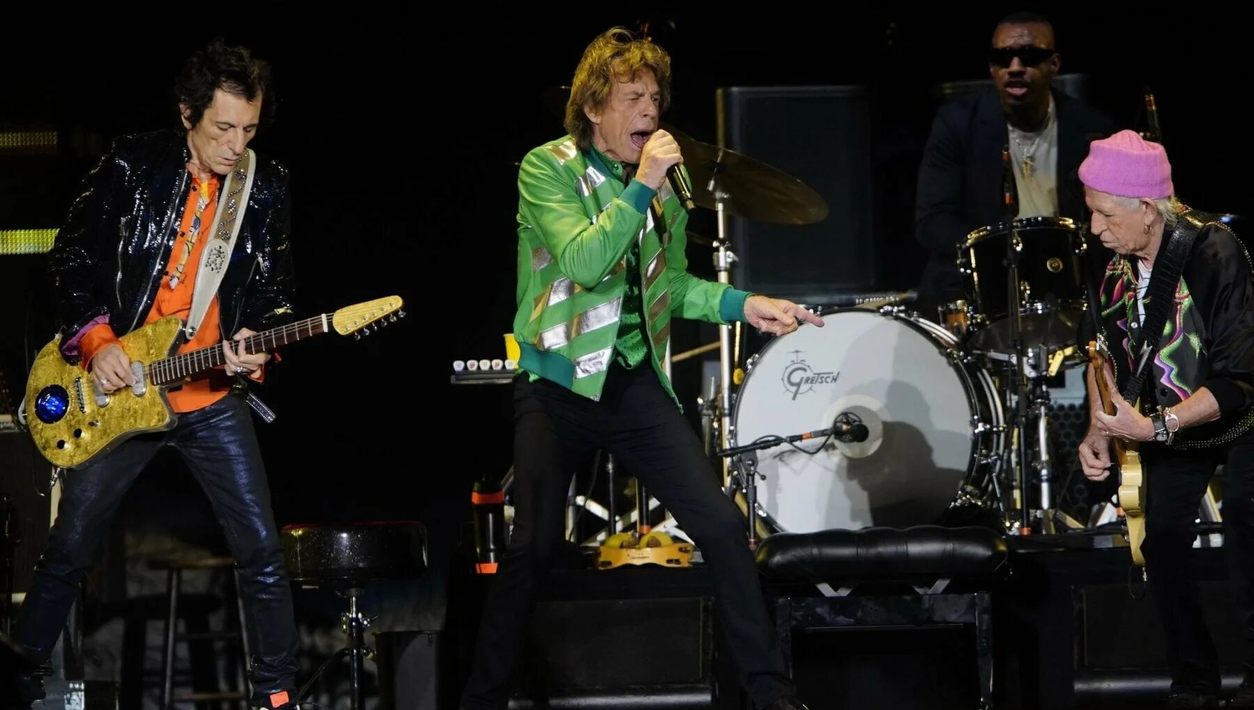 Stones 2021. Роллинг стоунз 2021. Rolling Stones 2006 концерт в Бразилии. Роллинг Стоун фестиваль 2020. BTS Rolling Stones 2021.