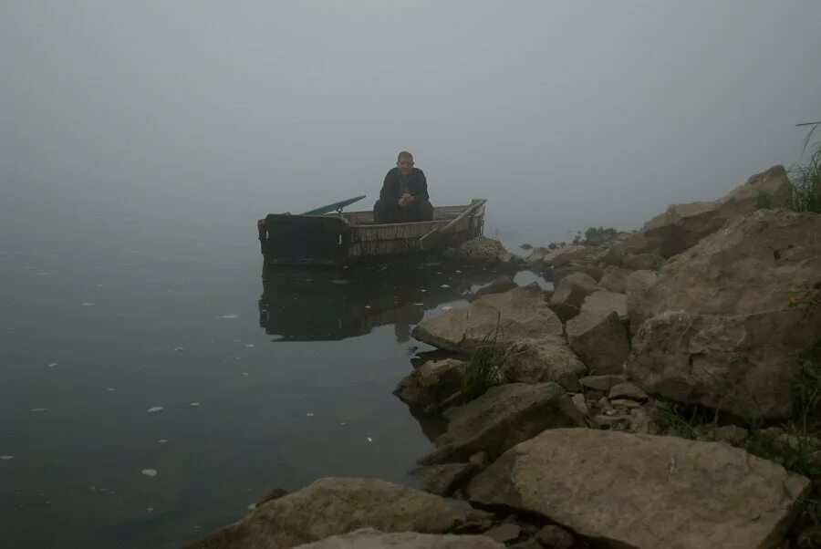 Лодка караидель. Переправа лодочки. Лодочная переправа. Переправа на лодке. Переправа через реку на лодке.