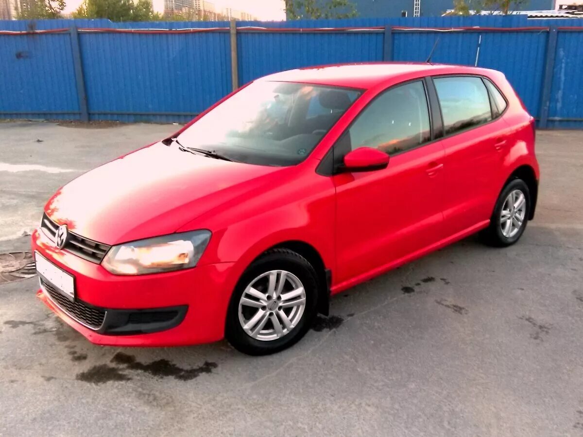 Volkswagen polo v 1. Авито автомобили с пробегом фольксваген поло. Polo hb 2012. С. Volkswagen polo 2014 коричневый.