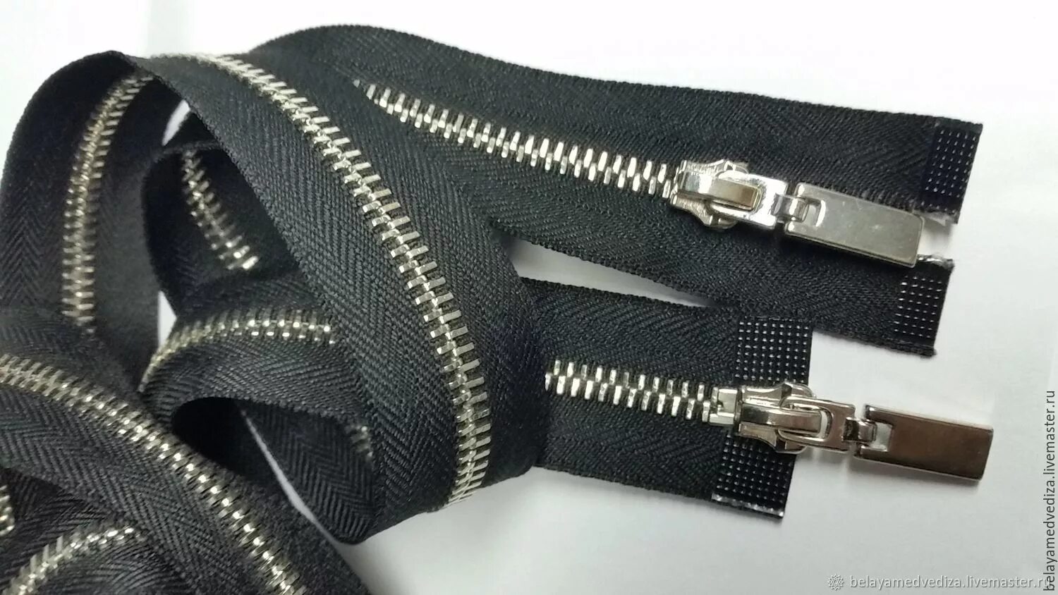 Amazing zipper. Молния металл 2-замка разъемная 70 см t8 никель/темно-зеленый (gcc272). Молния металл 2-замка разъемная 70 см t6 никель/темно-зеленый (gcc272). Молния YKK металлическая n3 20см. Молния металл замок d042.