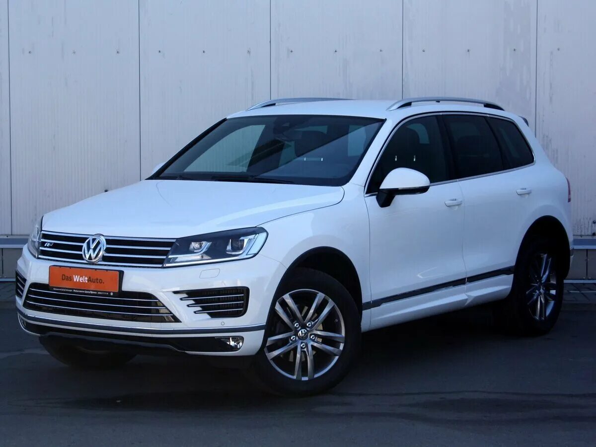 Туарег какого поколения. Туарег 3. Touareg 3 поколение. Volkswagen Touareg r-line Black Style 2020. Туарег три поколения.