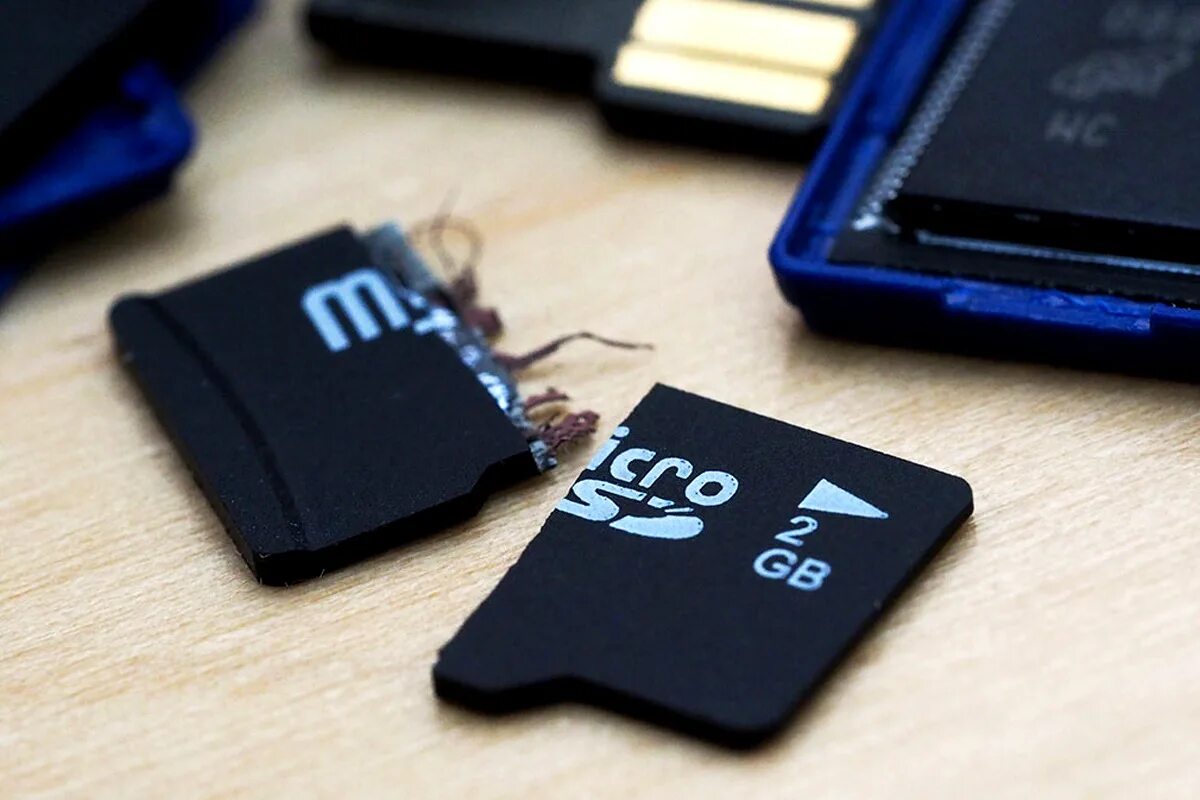 Восстановить данные микро. SD MICROSD. SD карта MICROSD. Что внутри SD карты памяти. Флешка MICROSD.