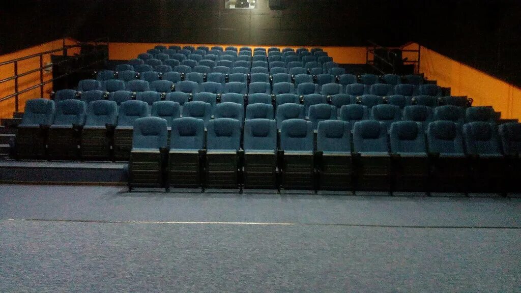 кинотеатр урал в г. кинотеатр урал медногорск. кинотеатр медногорск. кинотеатр медногорск. медногорск город на урале.