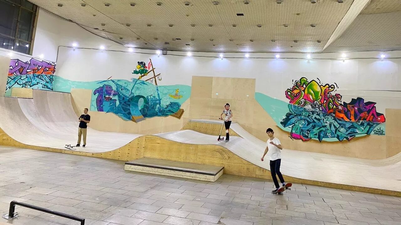 Крытый парк для самокатов. Bunny hop скейт парк речной вокзал. крытый скейт парк речной вокзал. bunny hop скейт парк электрозаводская. bunny hop скейт парк в цдм.