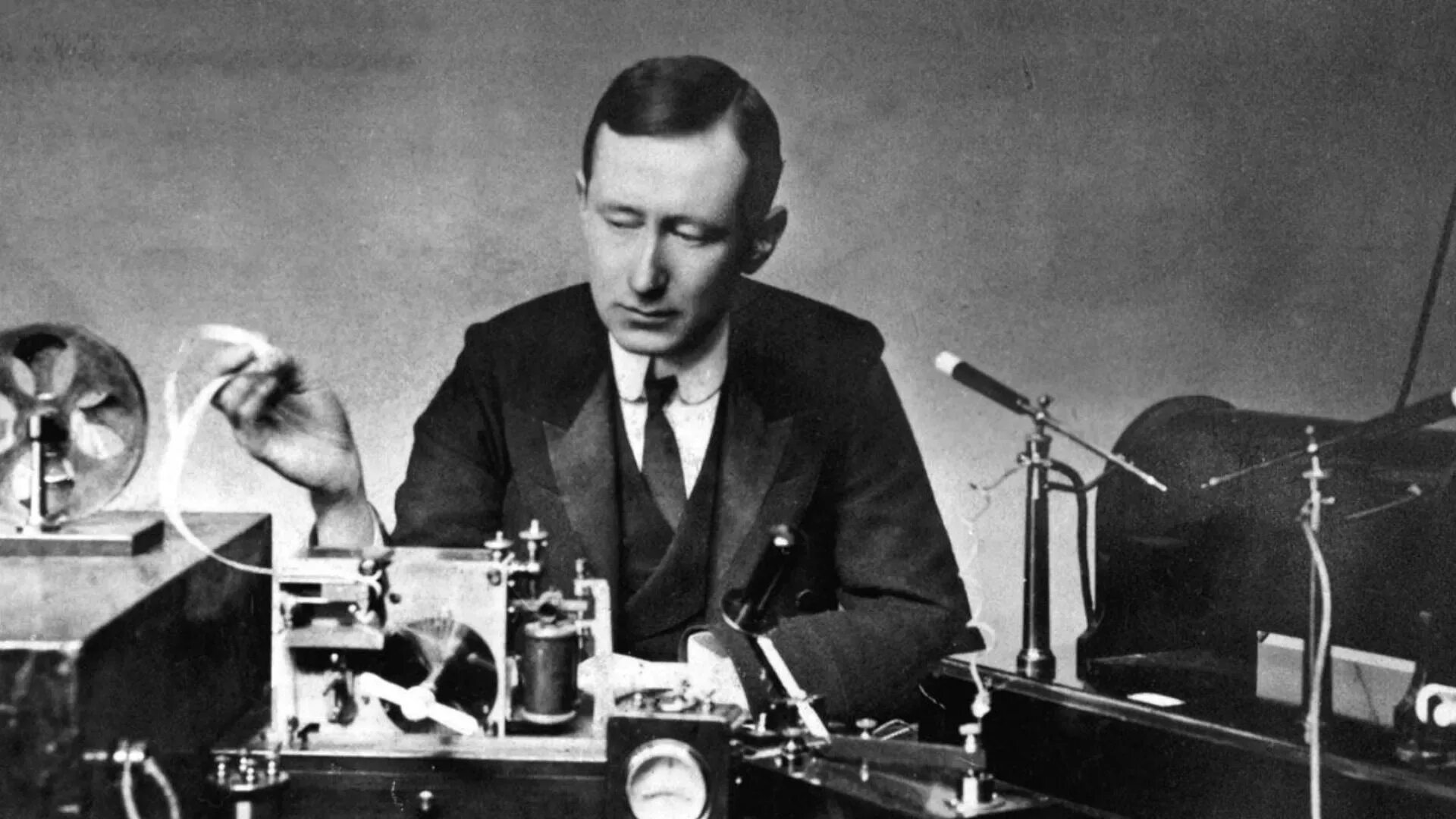 Who invented the radio. Who invented the radio