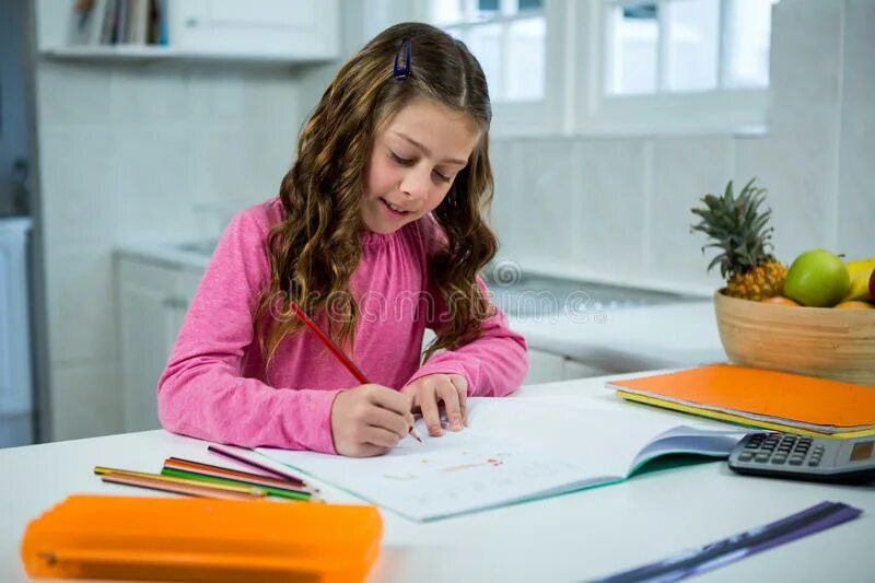 Does she in homework the evening. Девочка выполняющаяд з. she is doing her homework. девочка сделала домашнюю работу и рада. картинка does her homework.