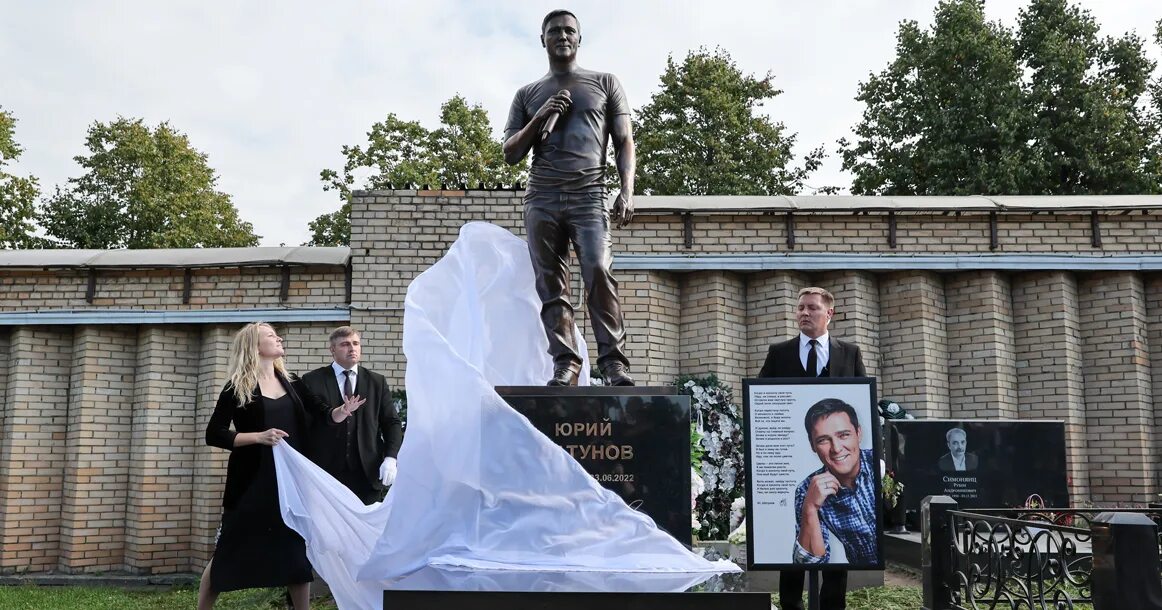 Покажи памятник юрия шатунова. Проект памятника. Покажи памятник юрия шатунова. Памятник юры шатунова. Могилы российских актеров.
