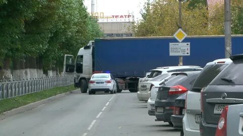 Машина дорогу перекрыла