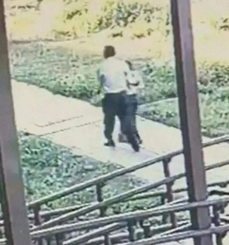 Деревенский насильник. Насилие 7 летней девочки. Надругались над младенцем. Насиловал много лет. Маньяки насильники детей.