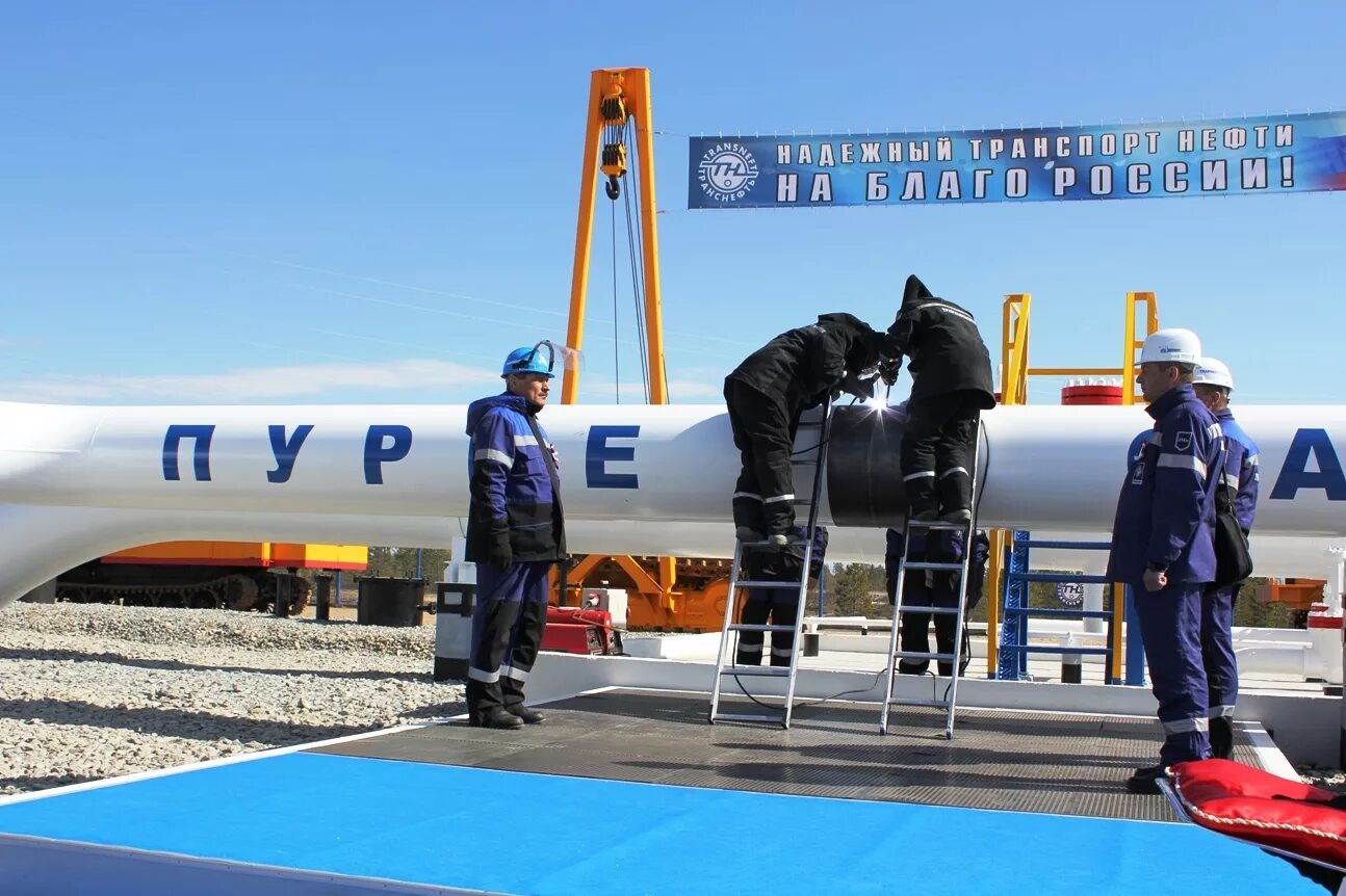 самбургское месторождение арктикгаз. день вахтовика в россии. рабочие на севере. газпром нефть заполярье чаяндинское месторождение. тюмень вахтовиков.