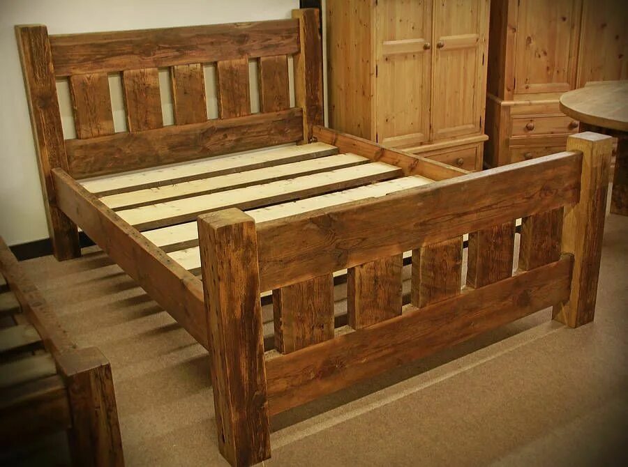 Самодельная кровать из дерева. Кровать из дерева. Кровать из досок. Кровать из брусков. Самодельная деревянная кровать.