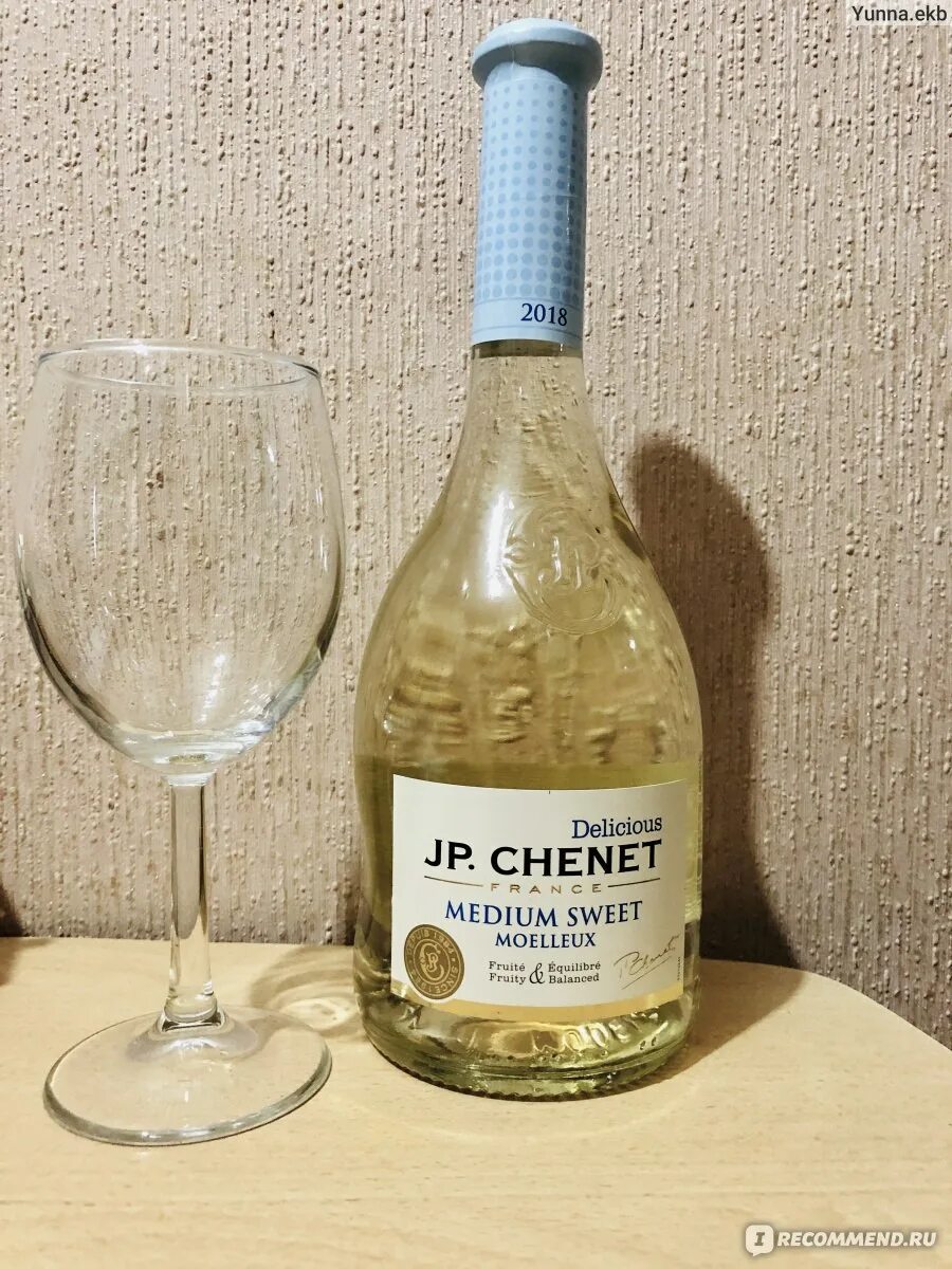 Chenet medium sweet. Вино jp CHENET Medium Sweet белое. Вино j p CHENET белое полусладкое. Французское вино j.p. CHENET.