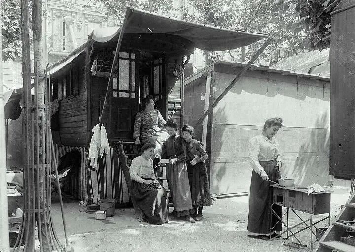 История развлечений. Джибути 1910 год. Sony год 1910.