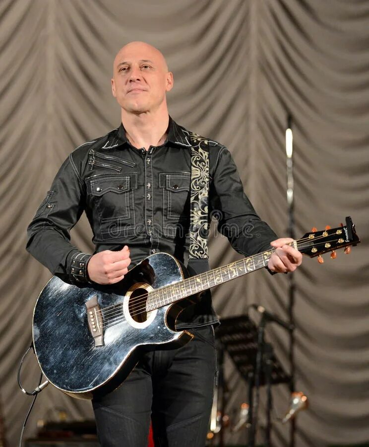 Денис майданов концерт 2011. Денис майданов 2021. Майданов гитара. Денис майданов. Майданов гитара.